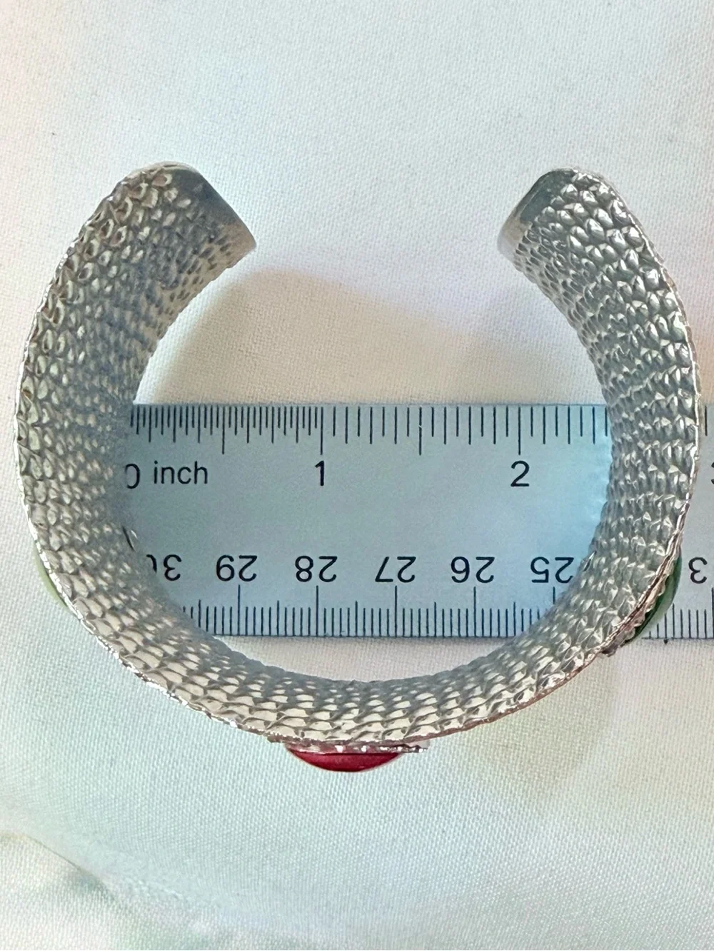 Hammered Silver-tone Cuff Bracelet Colored Round Cabochon‎ Stones Clear Crystals